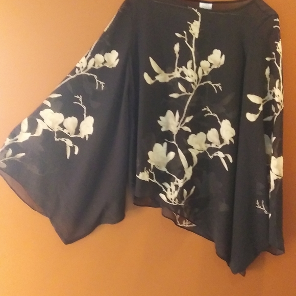 ❤️ 3 for $30❤️Long sleeve blouse - Picture 2 of 5